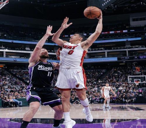 李方慧亚冬,会深情拥抱,父母,爱游戏app,爱游戏官网,爱游戏体育官网,爱游戏体育app