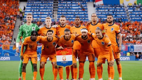 纳托尔力助周琦空接爆扣！